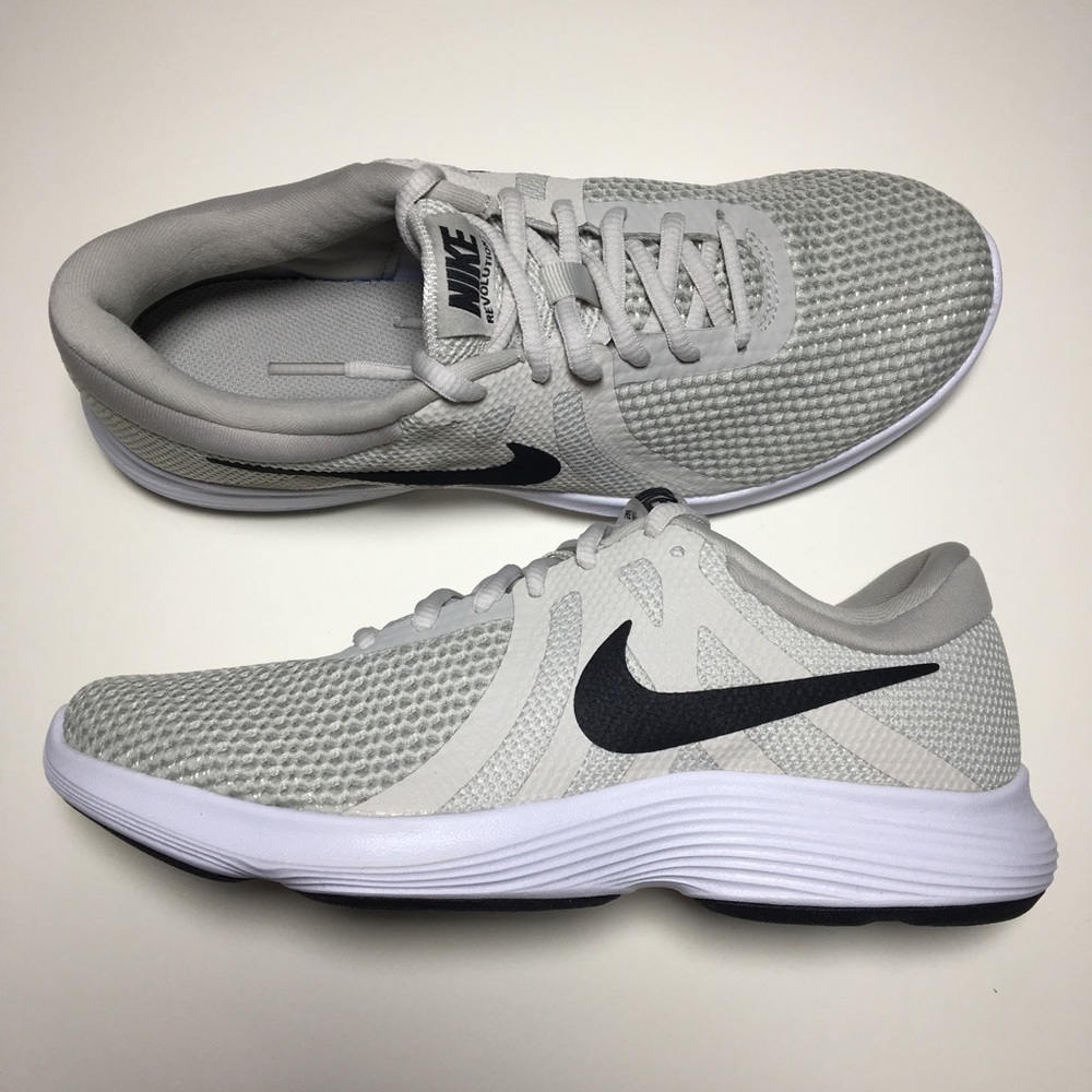 Nike Revolution 4 Women’s Sz 8.5
